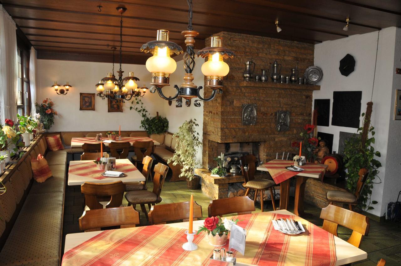 Hotel Gasthof Ratstube Кирххайм-унтер-Тек Экстерьер фото